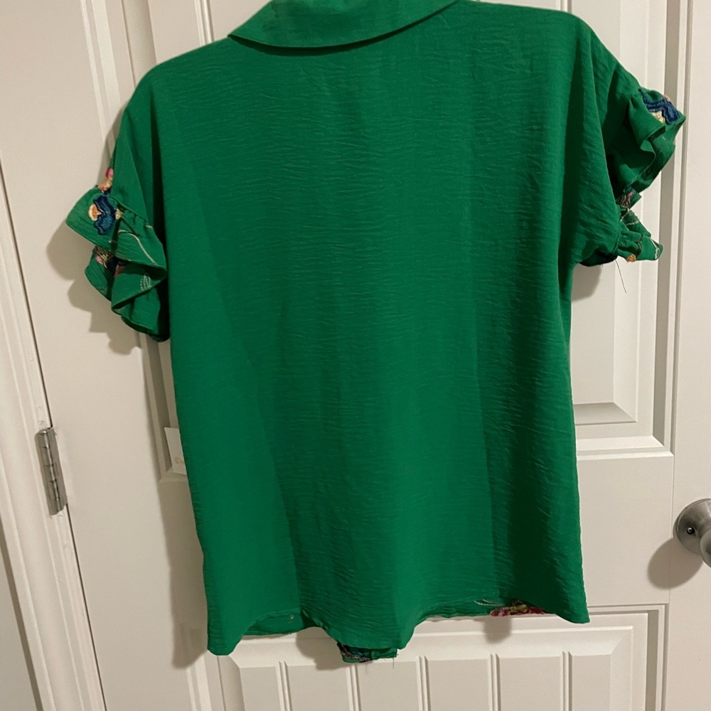Dahlia Green Floral Embroidered Short Sleeve Blouse - Picture 4 of 4